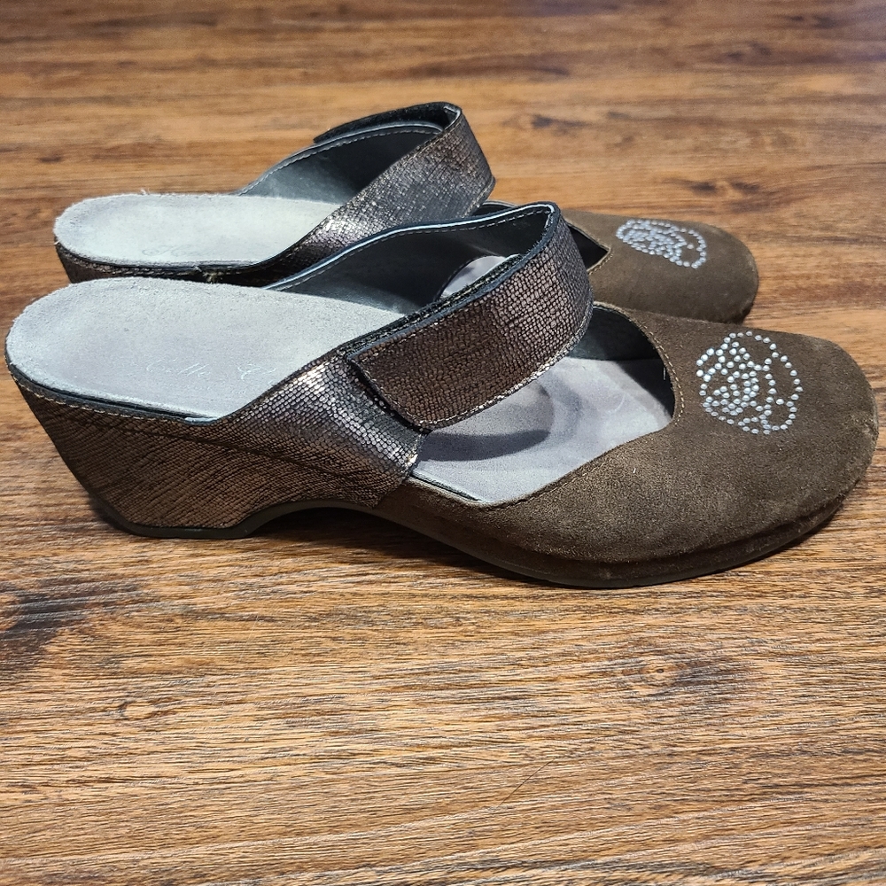Helle Comfort Brown Suede Mary Jane Wedge Mules Shoes 8.5